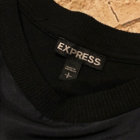 Express Mixed Media Sleeveless Blouse - Picture 7 of 8